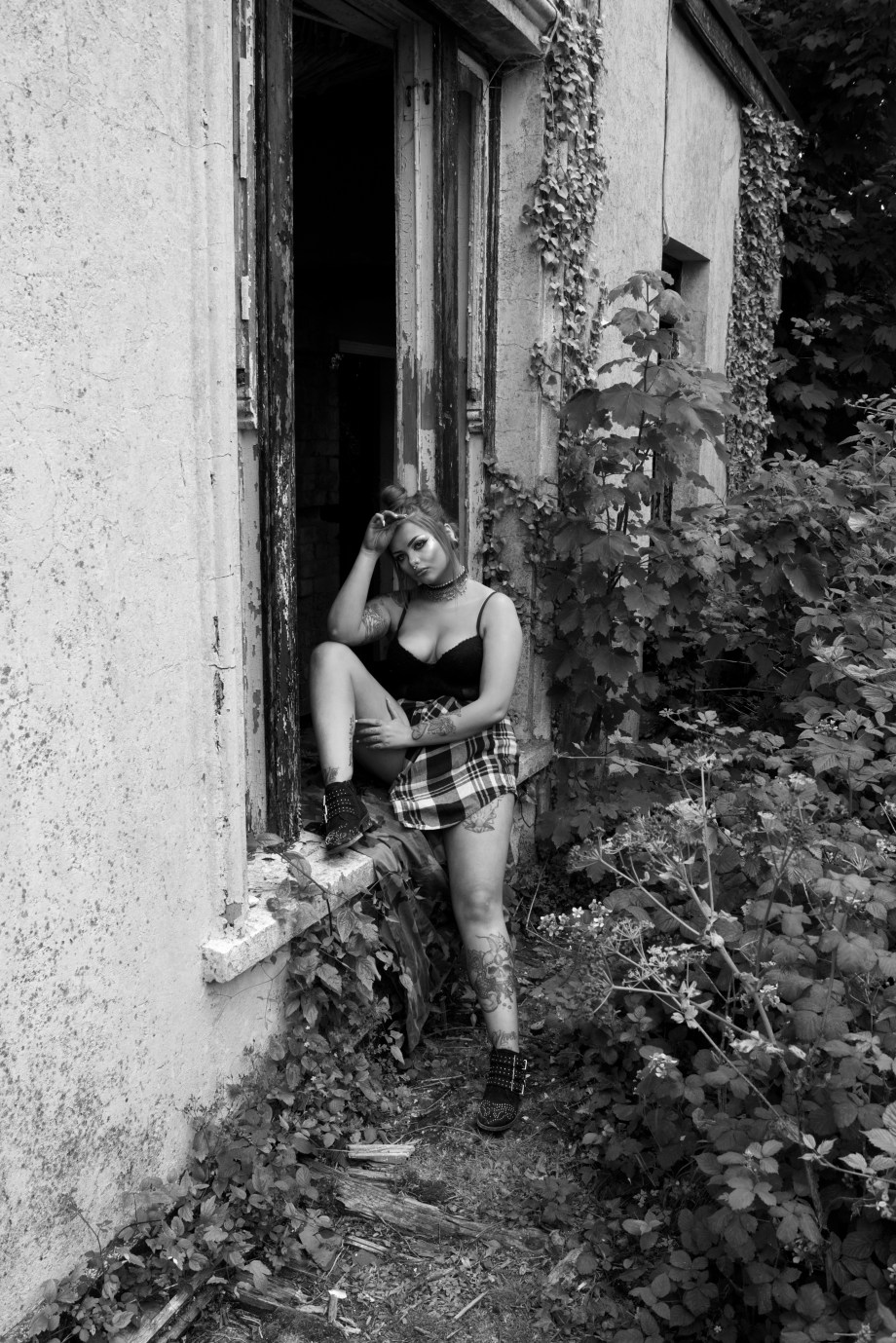 katie kitten, abandoned house, alternative, glamour, punk, cork, cobh, sexy, hair