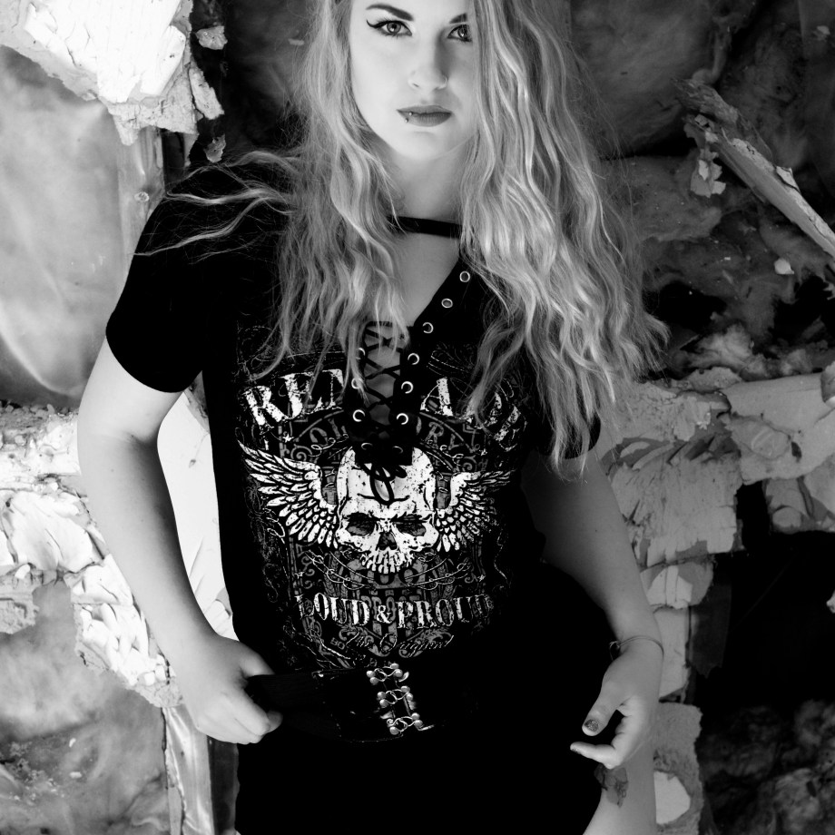 black and white, Glamour, hair, Die Baroness, Jenny Schmiedel, Midleton, photoshoot, abandoned house, legs, blonde