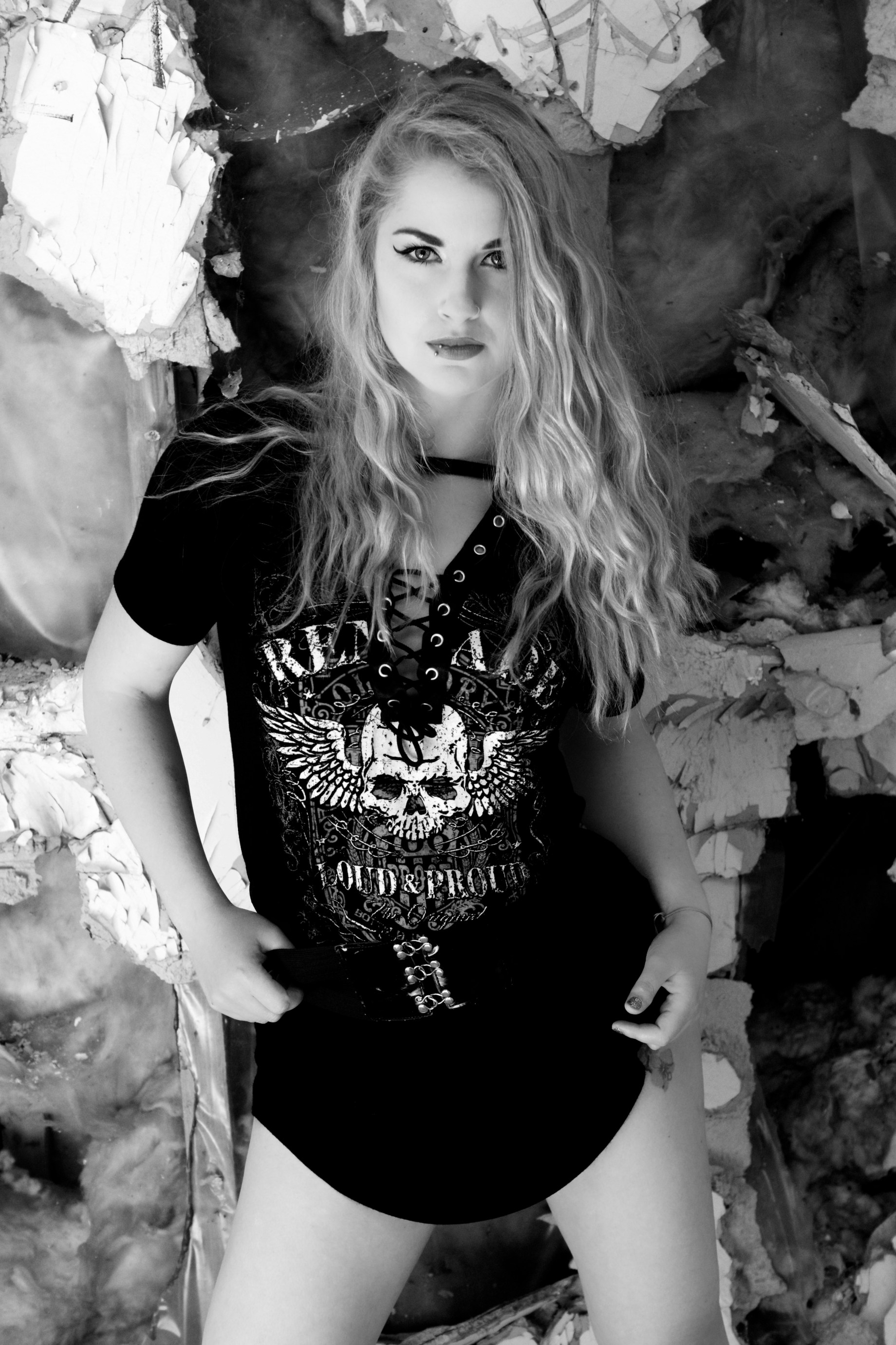 black and white, Glamour, hair, Die Baroness, Jenny Schmiedel, Midleton, photoshoot, abandoned house, legs, blonde