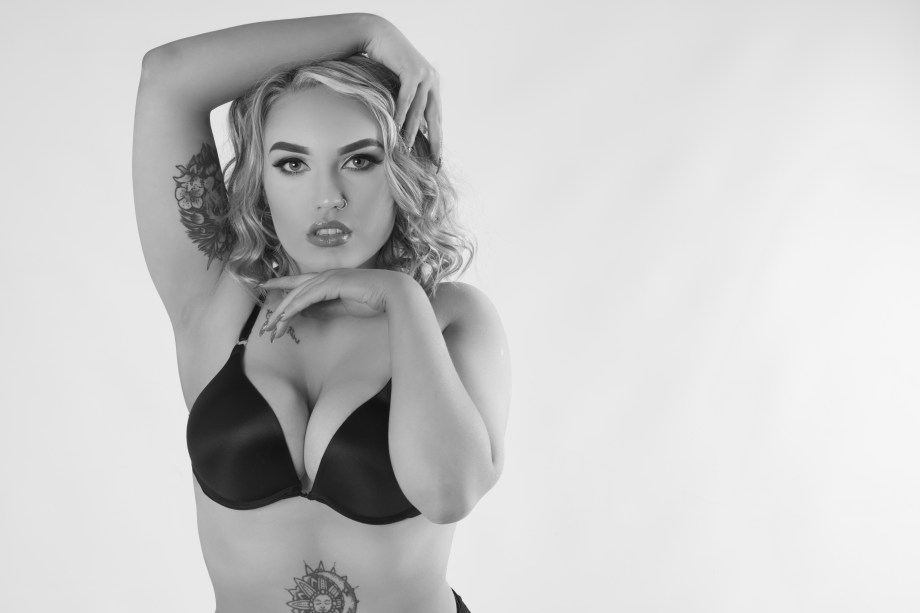 Pixie Pie, glamour, sexy, cork, ireland, boudoir, portrait, black and white