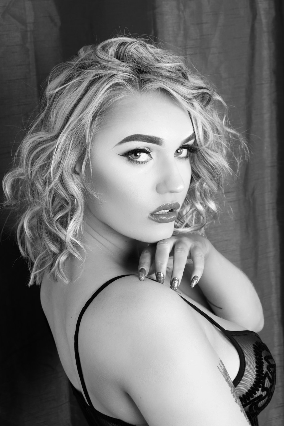 Pixie Pie, glamour, sexy, cork, ireland, boudoir, portrait, black and white