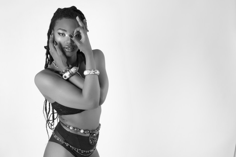 minnie marley, singer, soul, alternative, tattoos, glamour, studio, lingerie, black and white