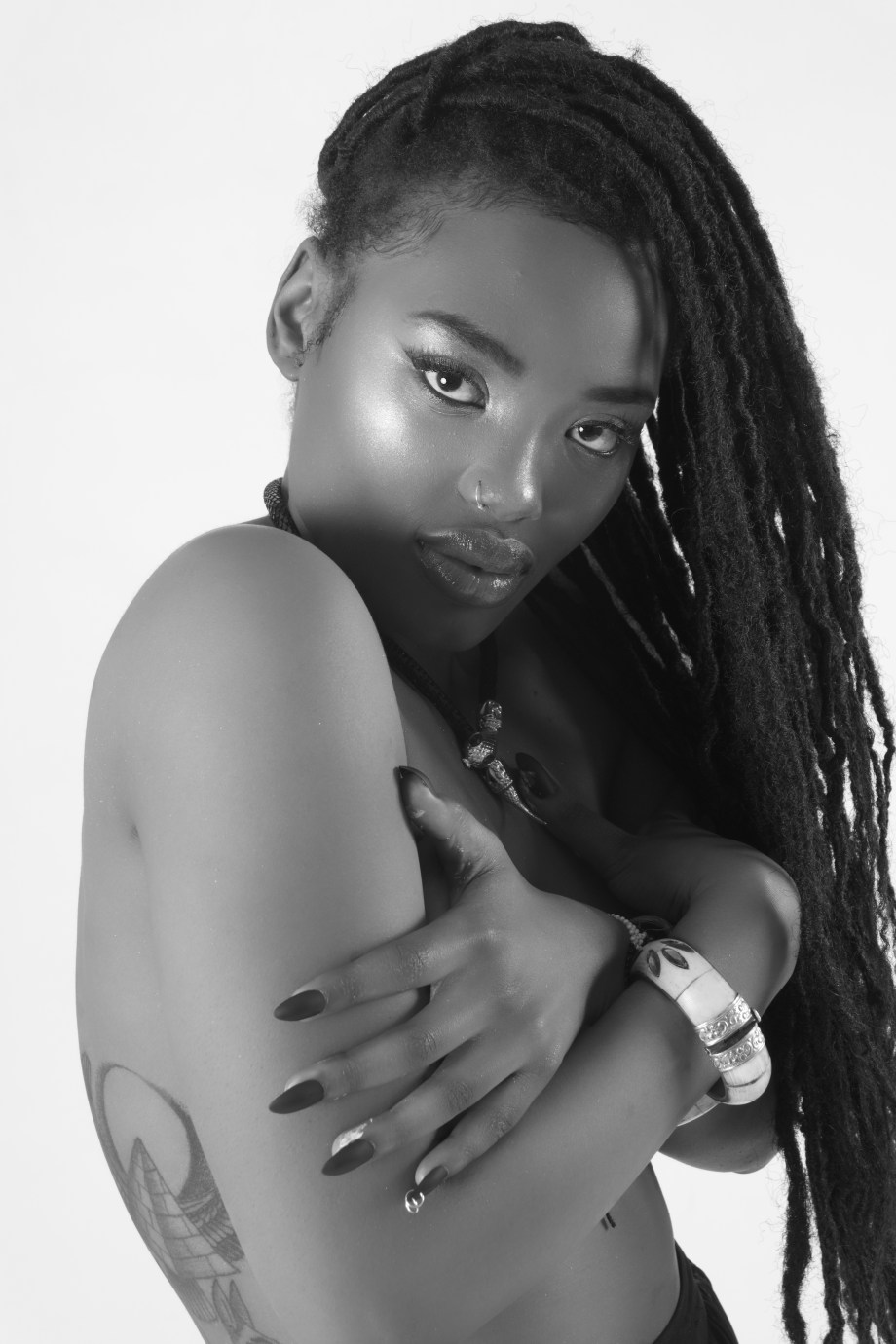 minnie marley, singer, soul, alternative, tattoos, glamour, studio, lingerie, black and white, topless, implied