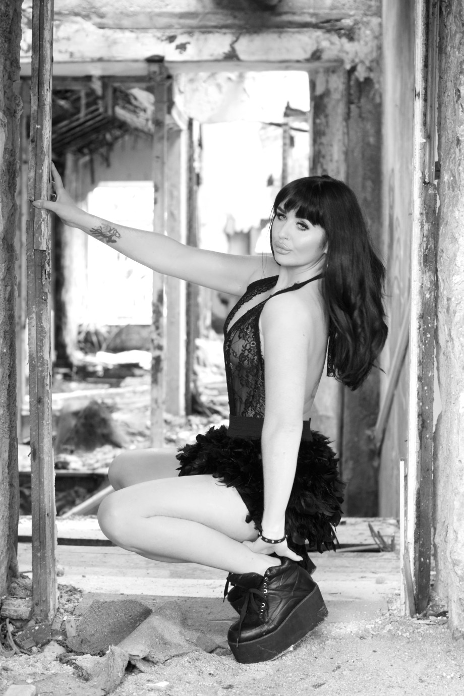Midleton, Glamour, photoshoot, lingerie, sexy, abandoned house, alternative, tattoos, black and white