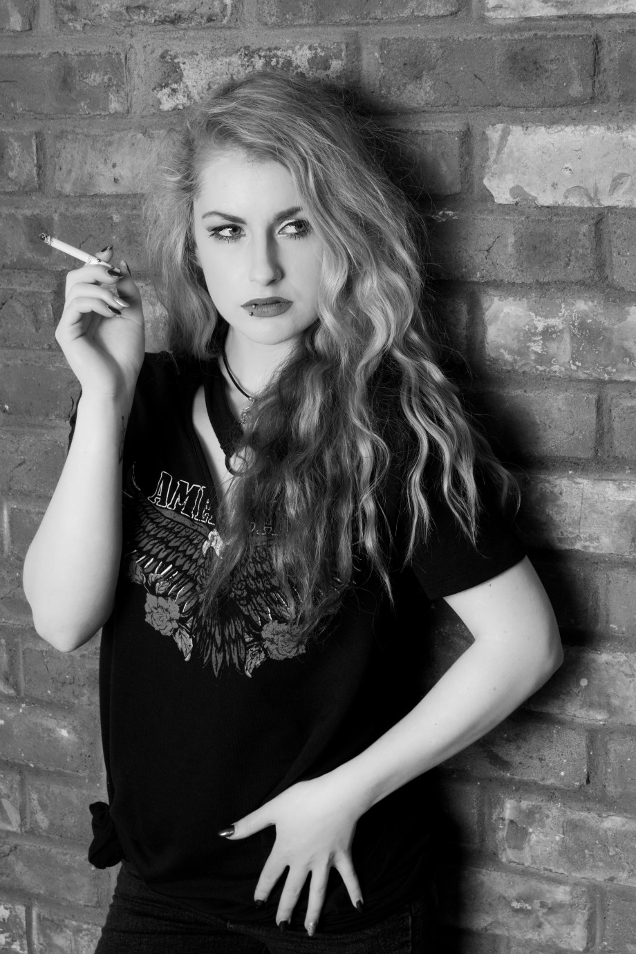 Die Baroness, homeshoot, portrait, glamour, model photography, cork, ireland, blonde, black and white, smoking