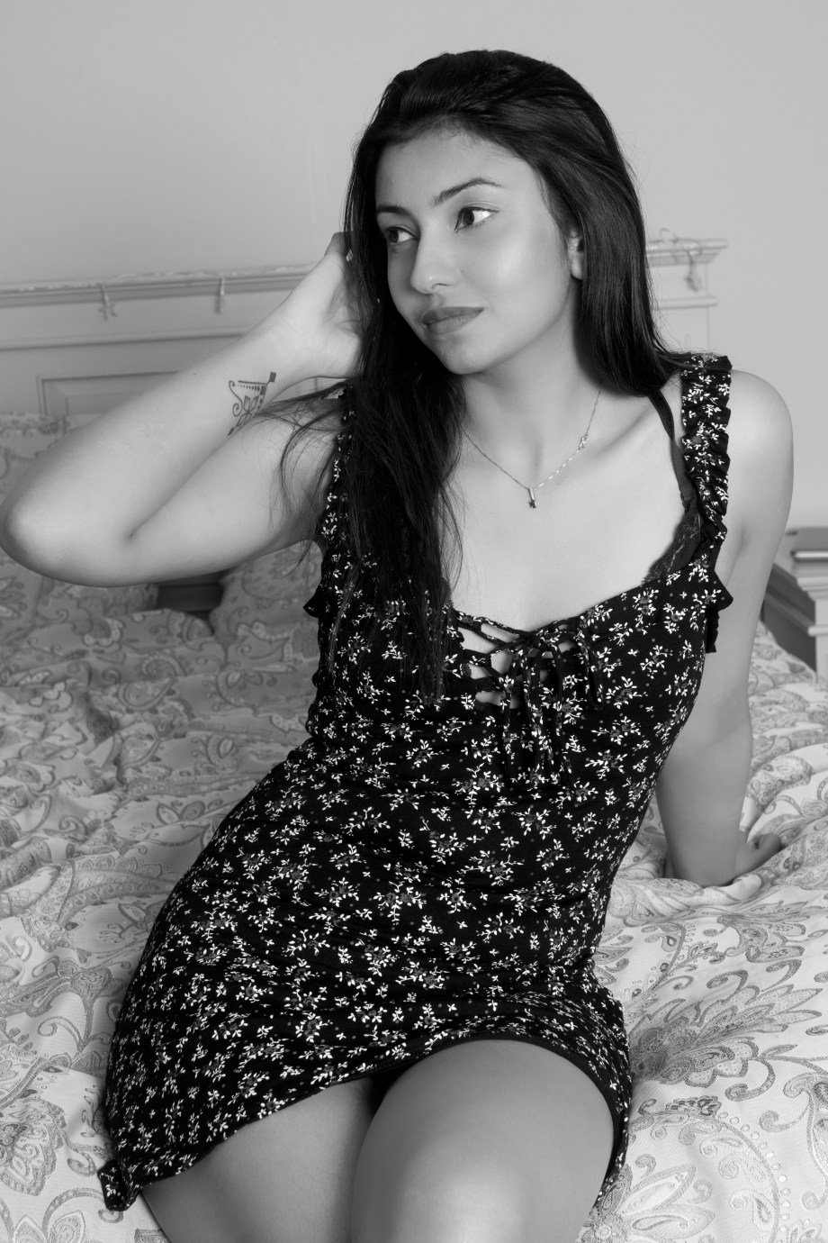 cork, ireland, glamour, model, photoshoot, homeshoot, sexy, black and white, lingerie, boudoir