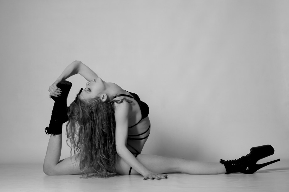 heels, legs, studio, boudoir, glamour, cork, pole, black and white, model photography, slender, bodyscapes