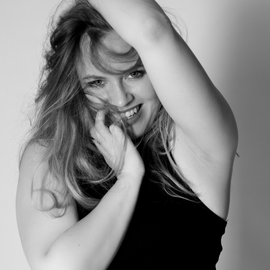 cork, ireland, glamour, photography, portrait, studio, quirky, hair, expression, black and white