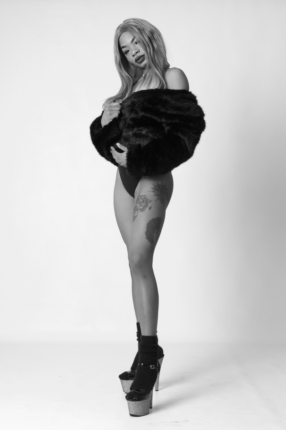 cork, glamour, photography, Ireland, boudoir, black and white, studio shoot