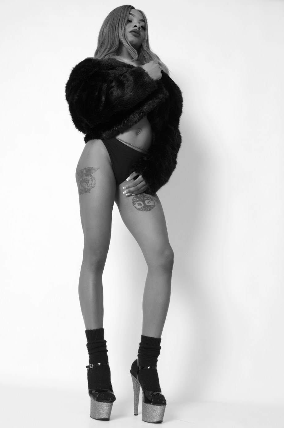 cork, glamour, photography, Ireland, boudoir, black and white, studio shoot