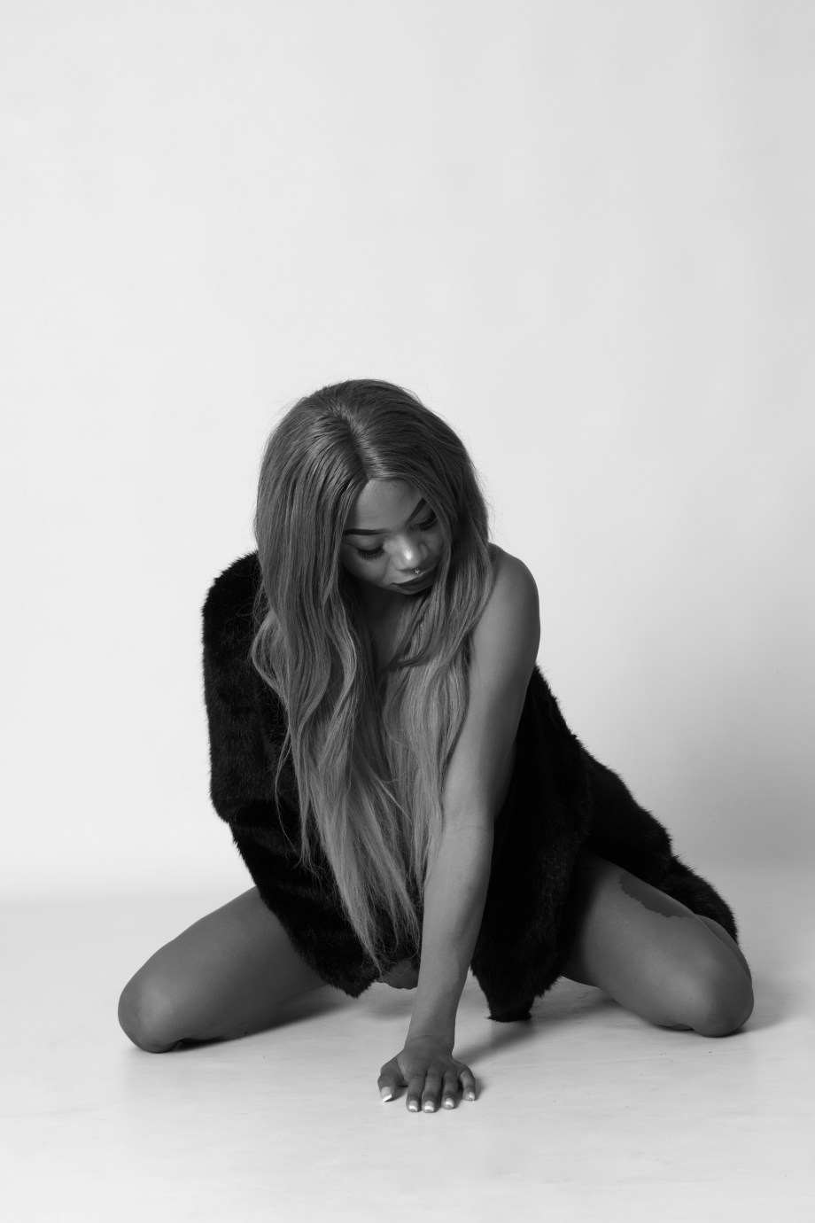 cork, glamour, photography, Ireland, boudoir, black and white, studio shoot, nude, topless