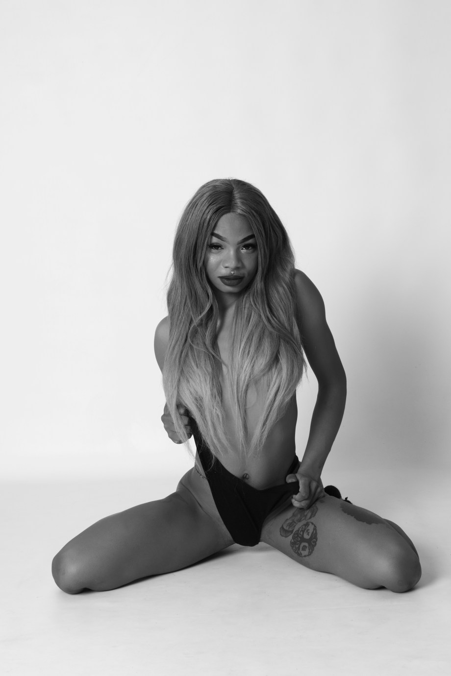 cork, glamour, photography, Ireland, boudoir, black and white, studio shoot, nude, topless