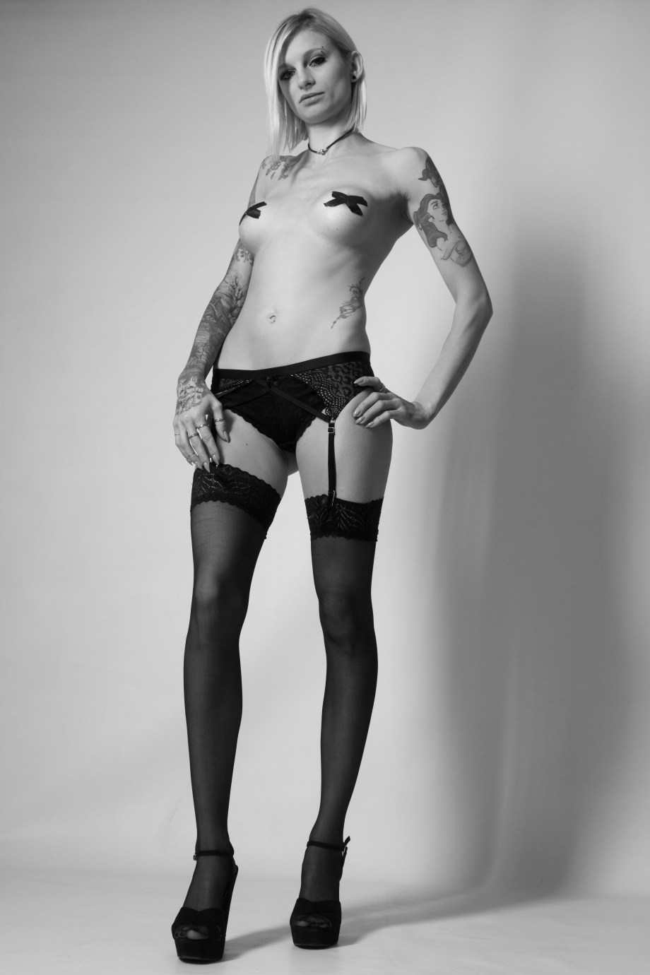 Liene Rauzenberga, Cork, Glamour, Boudoir, Model, Studio Shoot, black and white, topless, nude, alternative, tattoos