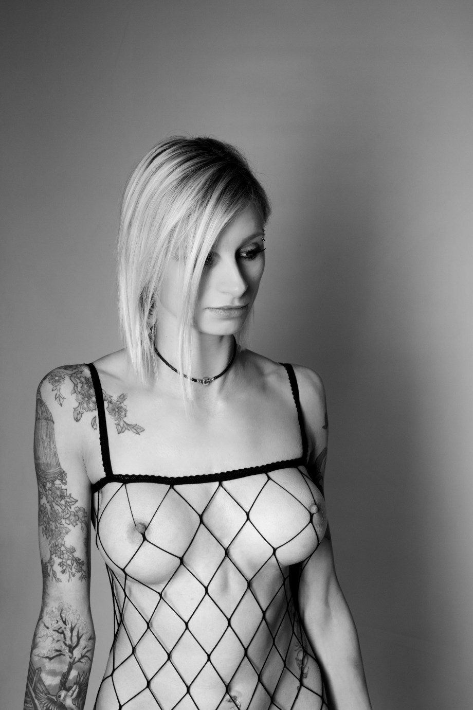 Liene Rauzenberga, Cork, Glamour, Boudoir, Model, Studio Shoot, black and white, topless, nude, alternative, tattoos
