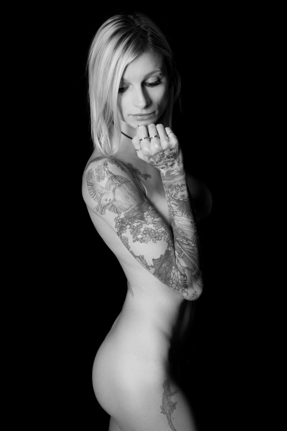 Liene Rauzenberga, Cork, Glamour, Boudoir, Model, Studio Shoot, black and white, topless, nude, alternative, tattoos