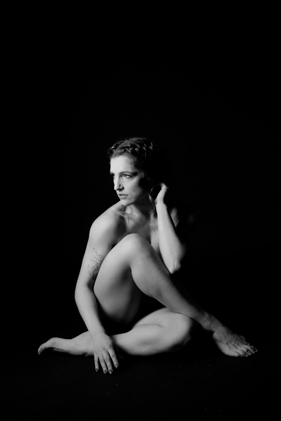 Kimm Gonçalves, model, Cork, Ireland, glamour, nude, studio, black and white, implied