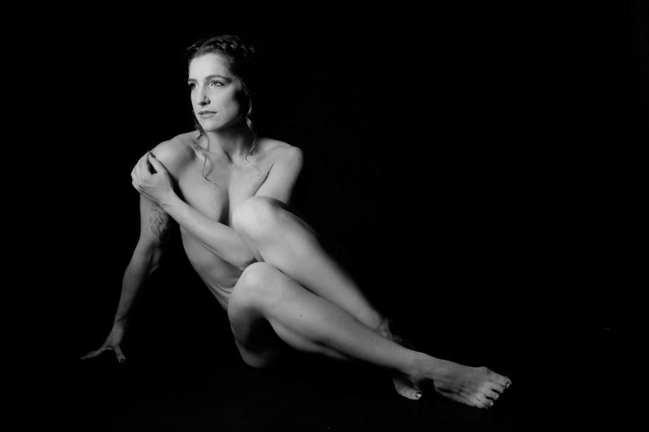 Kimm Gonçalves, model, Cork, Ireland, glamour, nude, studio, black and white, implied