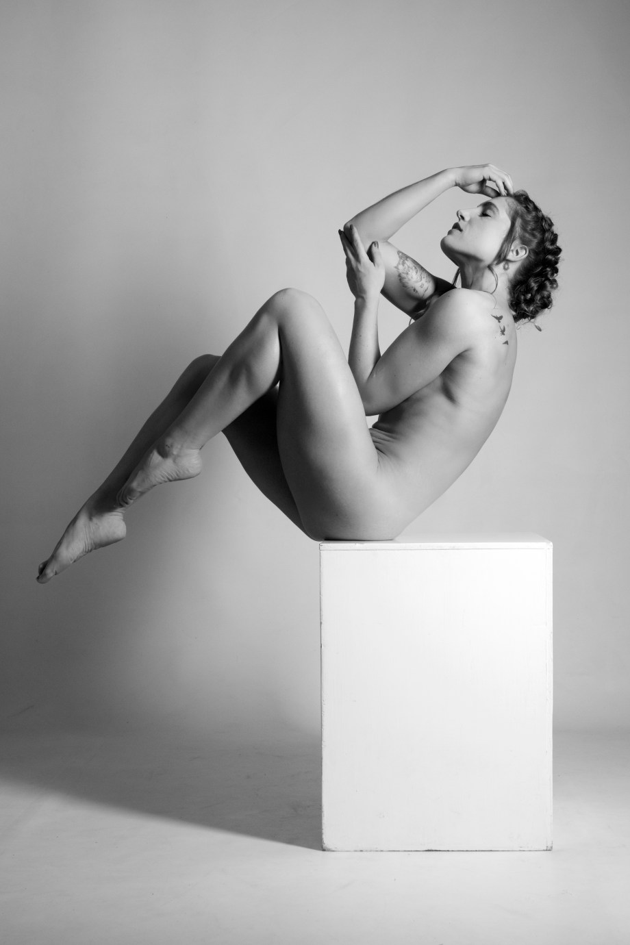 Kimm Gonçalves, model, Cork, Ireland, glamour, nude, studio, black and white, implied