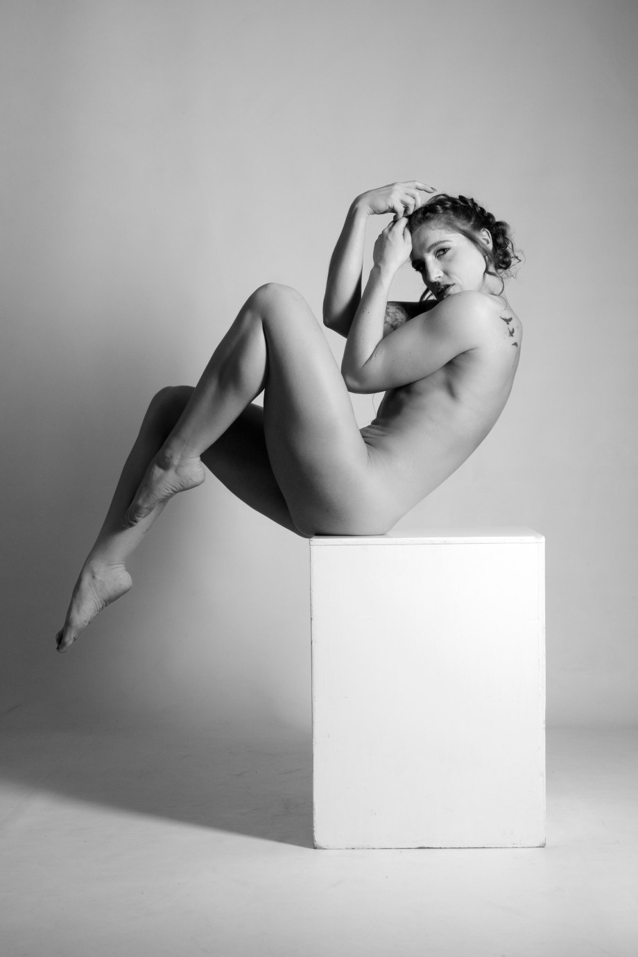Kimm Gonçalves, model, Cork, Ireland, glamour, nude, studio, black and white, implied