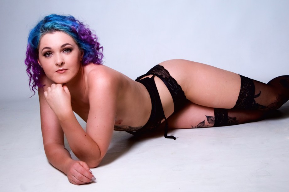 Sarah O'Connor, model, cork, ireland, boudoir, glamour,studio, lingerie, topless