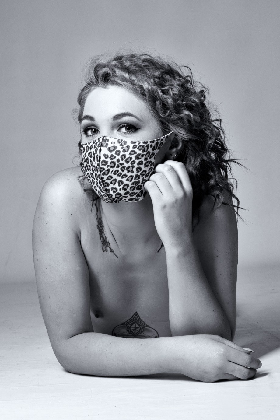 Sarah O'Connor, model, cork, ireland, boudoir, glamour,studio, lingerie, topless