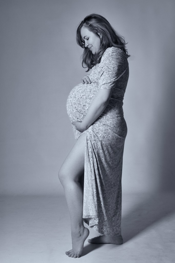 pregnancy shoot, cork, ireland, studio shoot, black and white