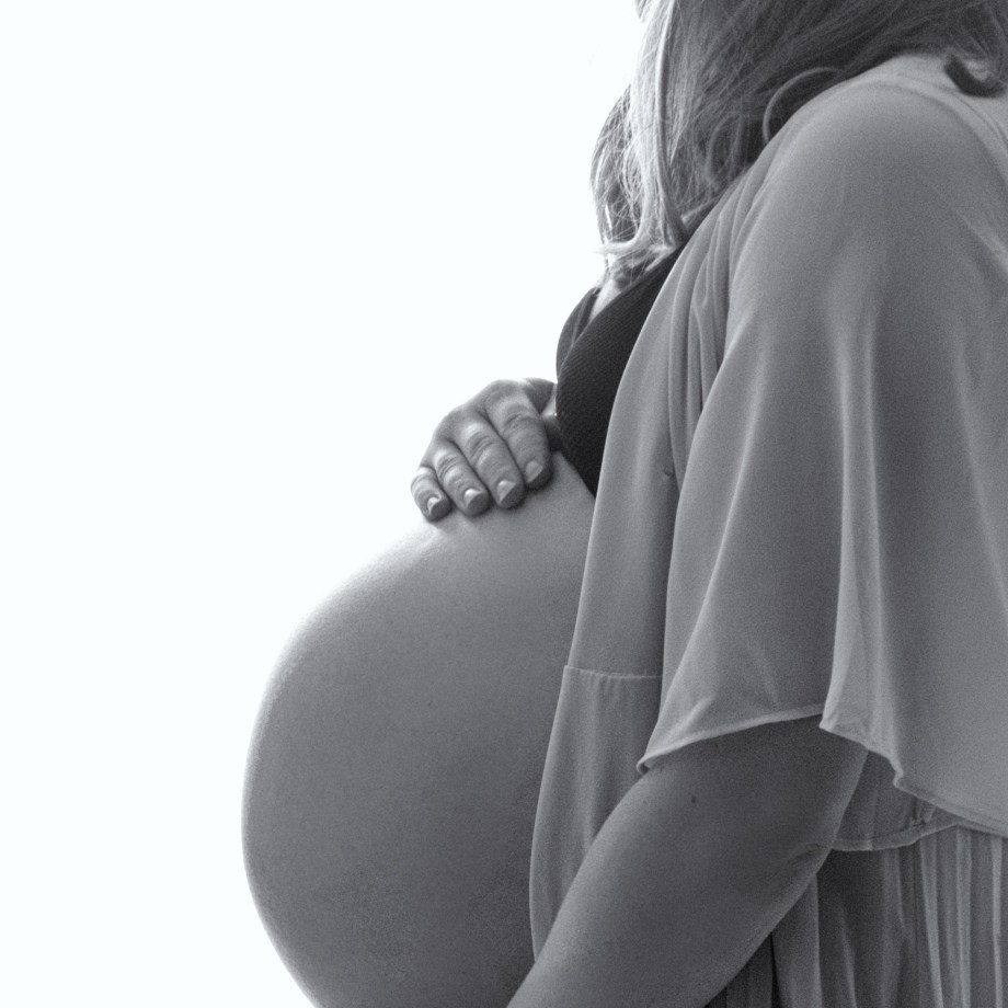 pregnancy shoot, cork, ireland, studio shoot, black and white