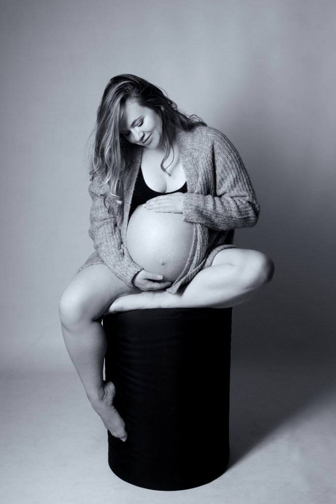 pregnancy shoot, cork, ireland, studio shoot, black and white