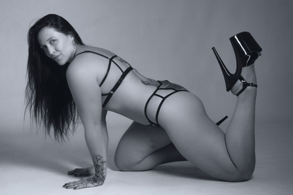 Cork, Ireland, Glamour Photography, boudoir, black and white