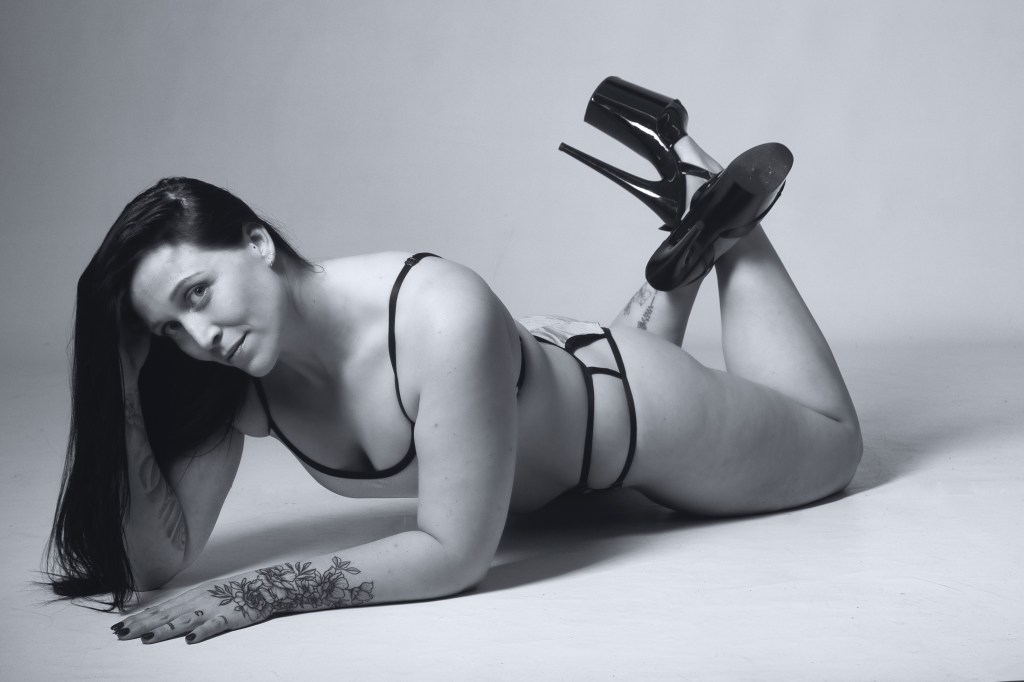 Cork, Ireland, Glamour Photography, boudoir, black and white