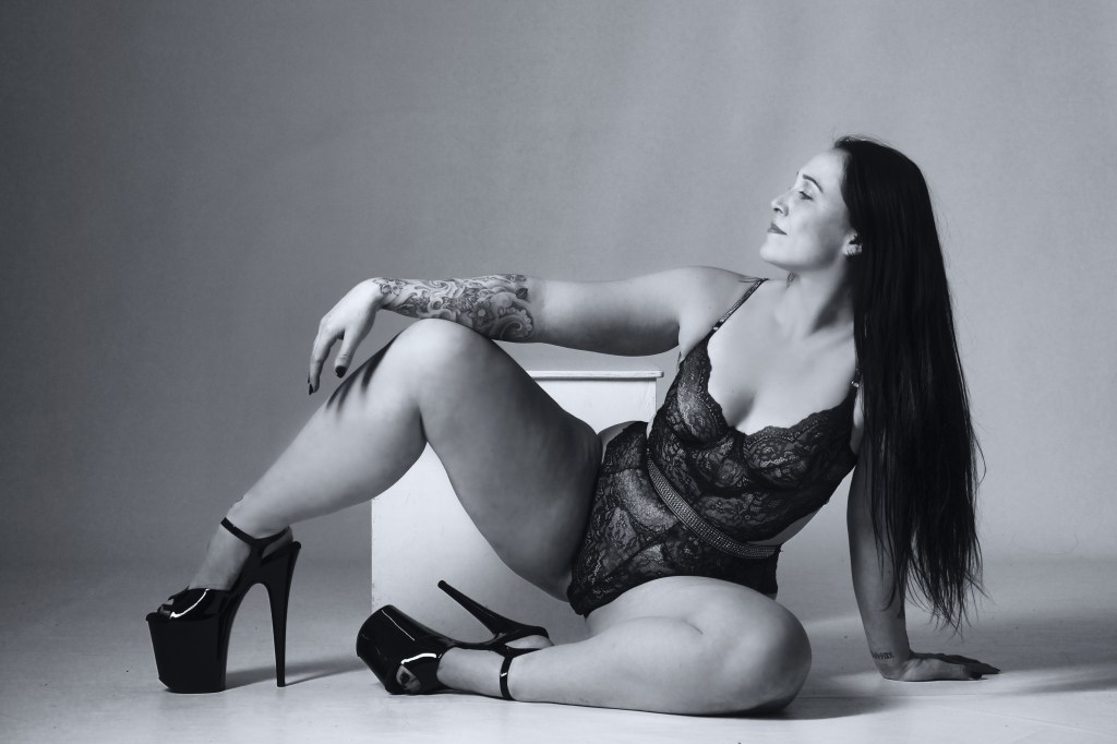 Cork, Ireland, Glamour Photography, boudoir, black and white