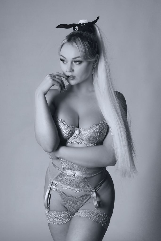 Cork, Ireland, Glamour, Boudoir photography, lingerie, fieryjalepeno, black and white