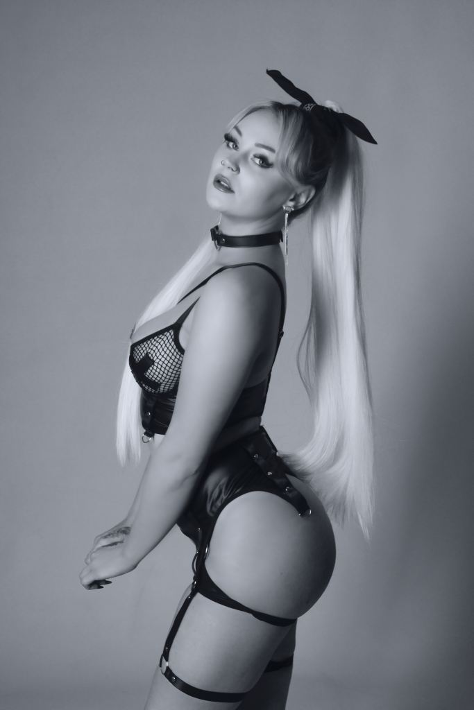 Cork, Ireland, Glamour, Boudoir photography, lingerie, fieryjalepeno, black and white