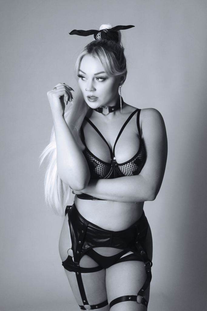 Cork, Ireland, Glamour, Boudoir photography, lingerie, fieryjalepeno, black and white