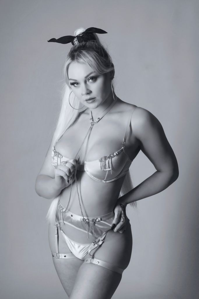 Cork, Ireland, Glamour, Boudoir photography, lingerie, fieryjalepeno, black and white