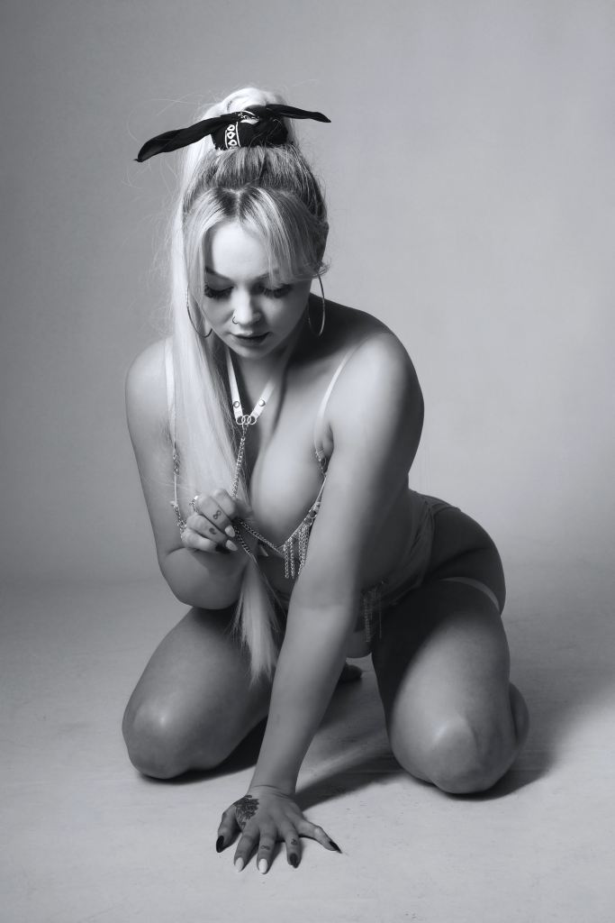 Cork, Ireland, Glamour, Boudoir photography, lingerie, fieryjalepeno, black and white