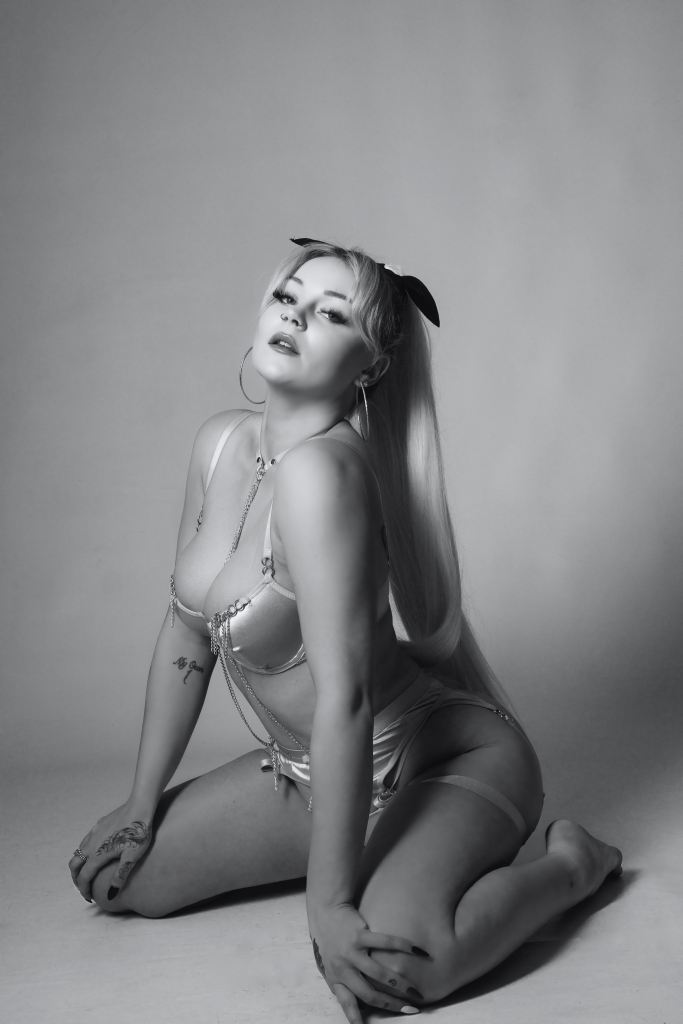 Cork, Ireland, Glamour, Boudoir photography, lingerie, fieryjalepeno, black and white