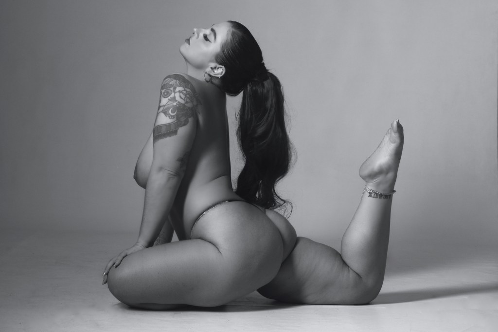 Ava Hennessy, nude, studio shoot, boudoir, cork, ireland, black and white