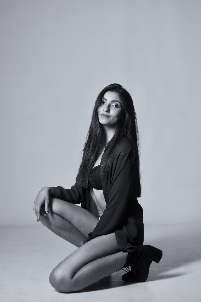 Glamour photography, boudoir shoot, cork, ireland, black and white, lingerie