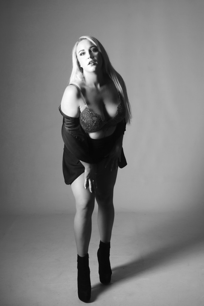 cork, glamour, photography, studio, boudoir, black and white