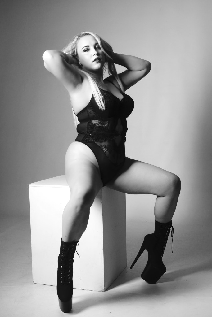 cork, glamour, photography, studio, boudoir, black and white