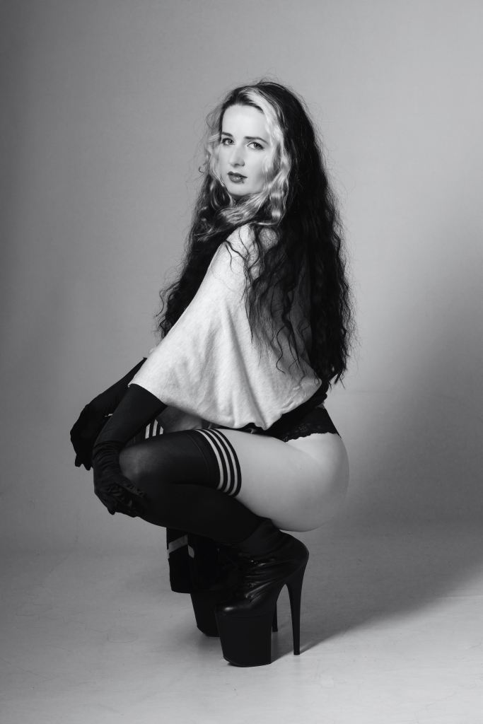 cork, ireland, photoshoot, glamour, black and white, boudoir