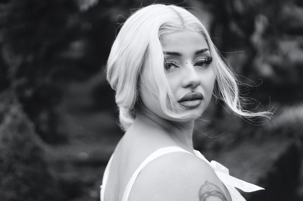 Glamour Shoot, Cork, Ireland, black and white, Bantry, Altair Leiros