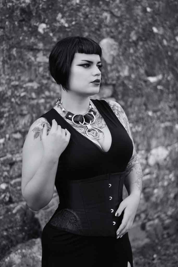 Lividbruisesimagery, cork, photography, glamour, cemetery, black and white, cemetery, portrait