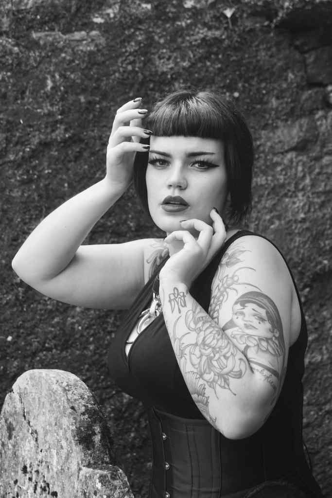 Lividbruisesimagery, cork, photography, glamour, cemetery, black and white, cemetery, portrait