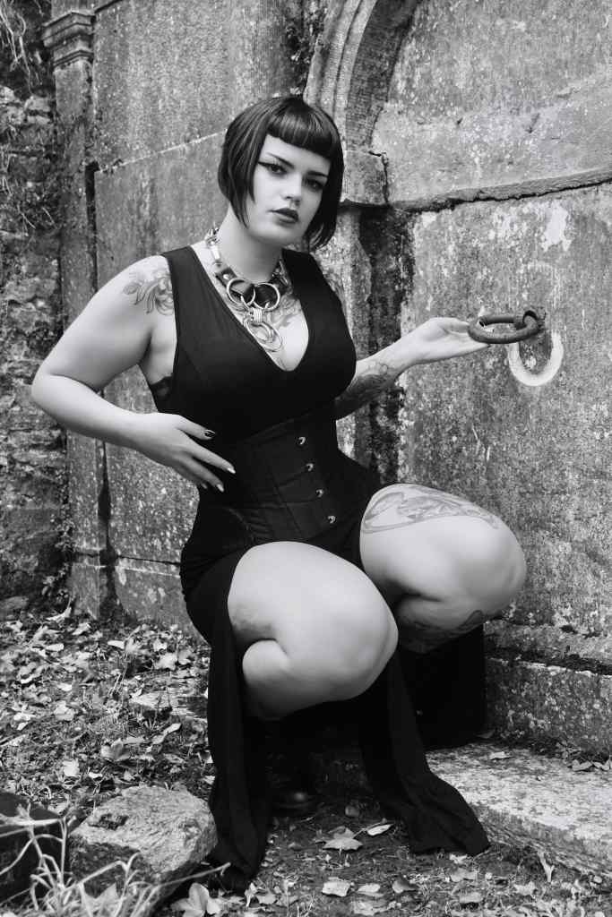 Lividbruisesimagery, cork, photography, glamour, cemetery, black and white, cemetery, portrait