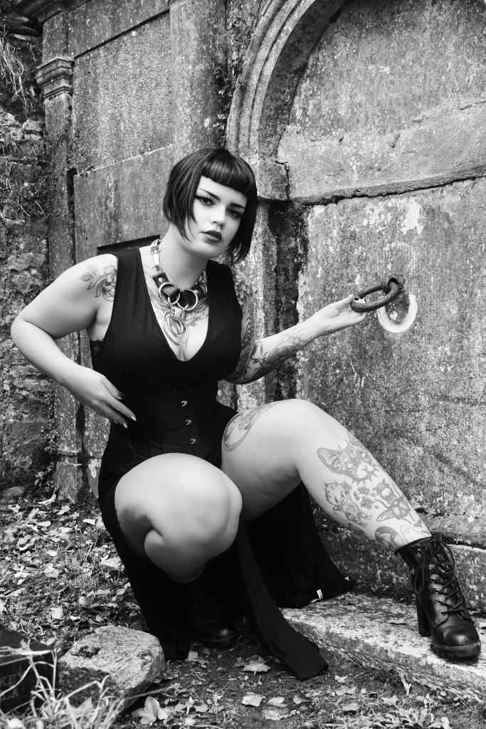 Lividbruisesimagery, cork, photography, glamour, cemetery, black and white, cemetery, portrait