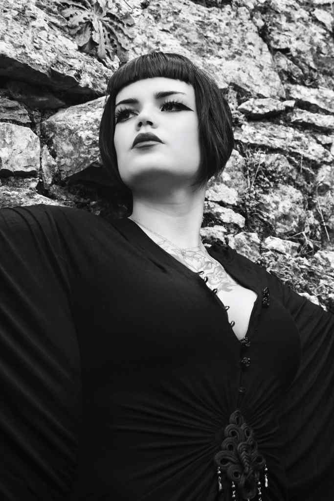 Lividbruisesimagery, cork, photography, glamour, cemetery, black and white, cemetery, portrait