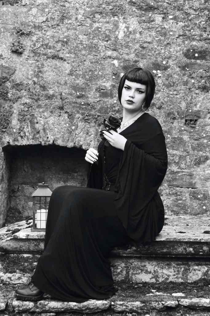 Lividbruisesimagery, cork, photography, glamour, cemetery, black and white, cemetery, portrait