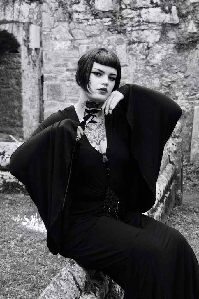 Lividbruisesimagery, cork, photography, glamour, cemetery, black and white, cemetery, portrait